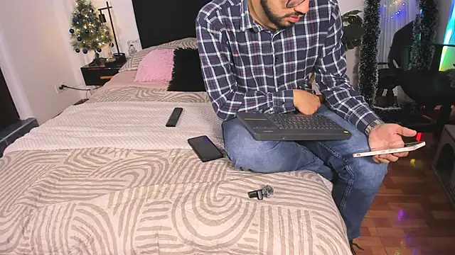 Snapshot of -soulmate-s chatting on 12-19-25, 01:35 -soulmate-s online show from 12-19-25, 01:35