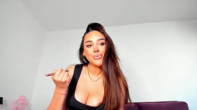 hornyemma   online show from 05-20-26, 08:11