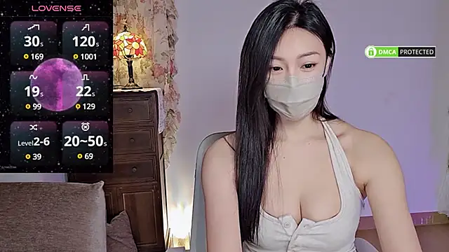 Snapshot of L-Moonlight chatting on 12-28-24, 10:03 L-Moonlight online show from 12-28-24, 10:03