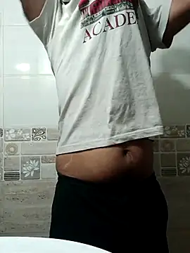 Snapshot of Long_Laster chatting on 03-18-26, 01:13 Long Laster online show from 03-18-26, 01:13
