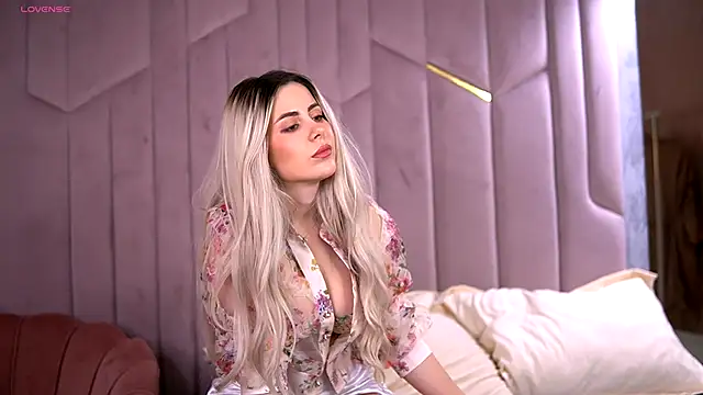 Kylie Benton online show from 11-07-25, 08:19