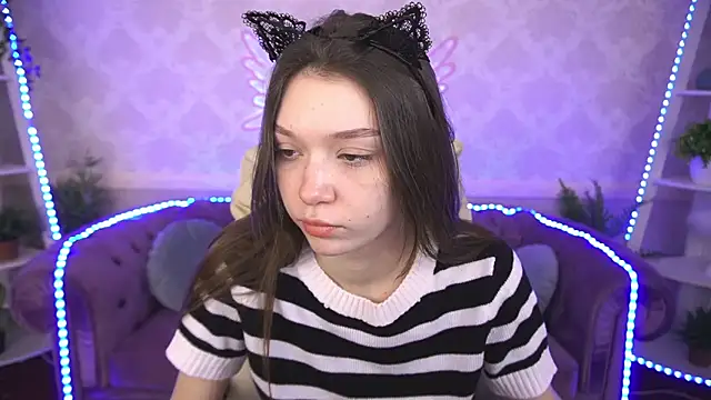 Snapshot of Cherry_Wipe chatting on 02-17-25, 01:33 Cherry Wipe online show from 02-17-25, 01:33