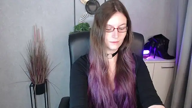 emmaxDelight online show from 10-28-25, 06:45