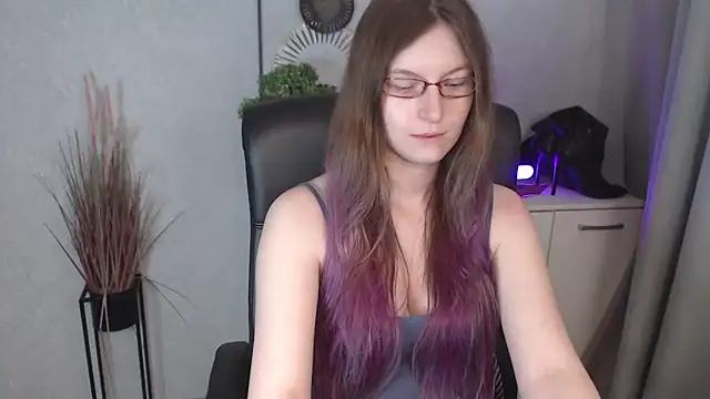 emmaxDelight online show from 10-29-25, 06:23