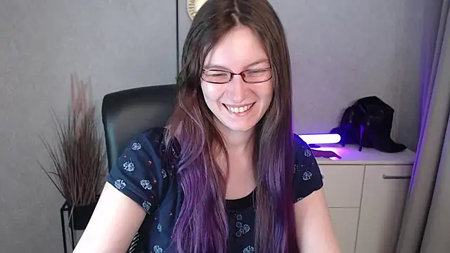 emmaxDelight online show from 11-14-25, 07:01