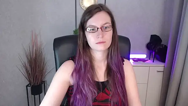 emmaxDelight online show from 11-28-25, 06:24