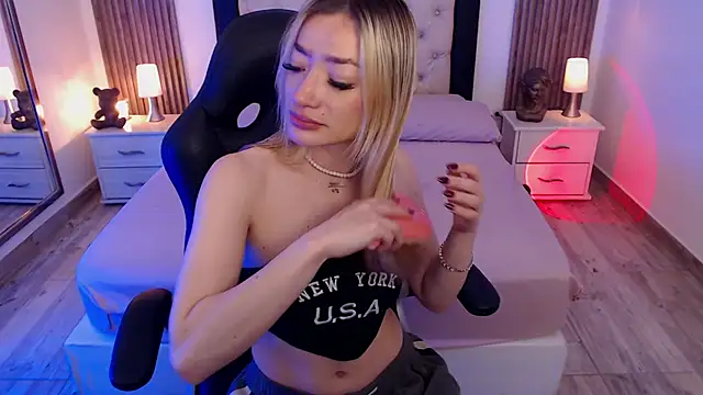 zoe jones13 online show from 10-26-25, 10:43