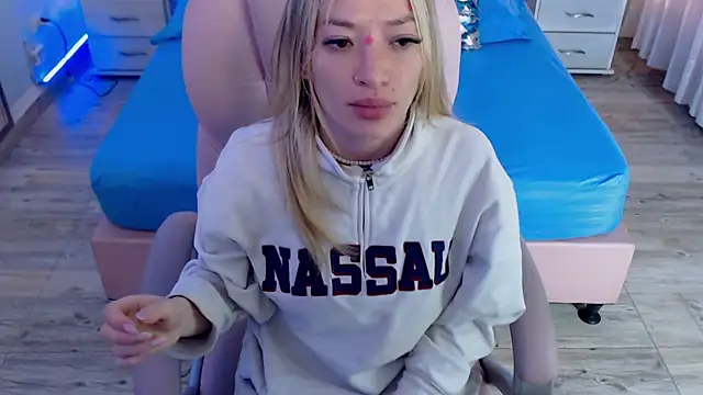 zoe jones13 online show from 11-15-25, 03:10