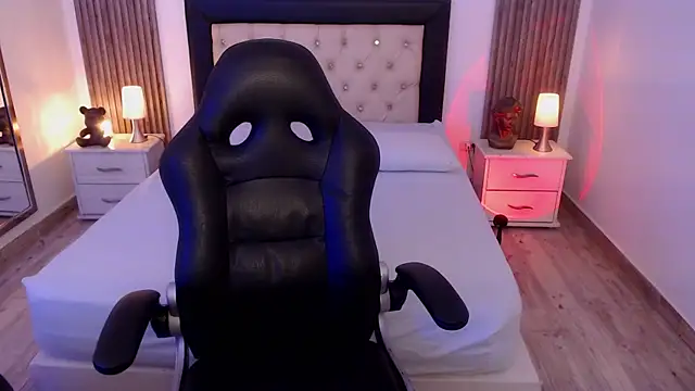 zoe jones13 online show from 10-16-25, 03:15