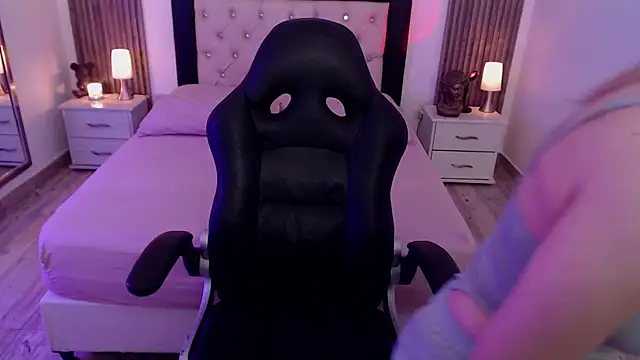 zoe jones13 online show from 09-18-25, 03:20