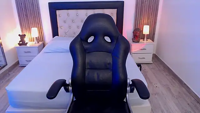 zoe jones13 online show from 10-01-25, 03:33