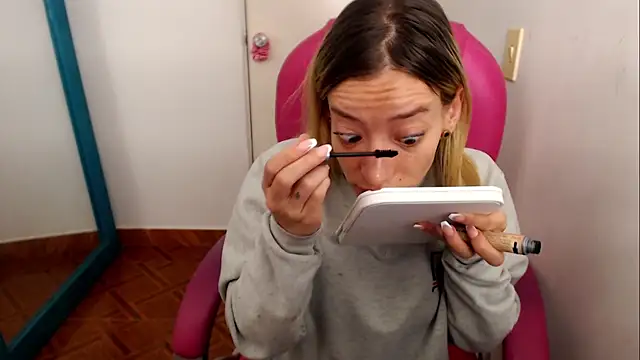 zoe jones13 online show from 07-24-26, 03:13