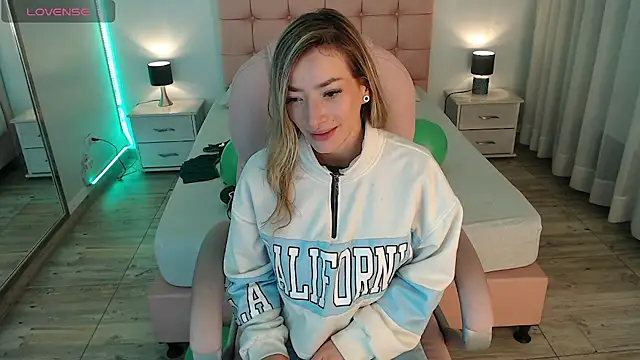 zoe jones13 online show from 03-18-25, 03:56