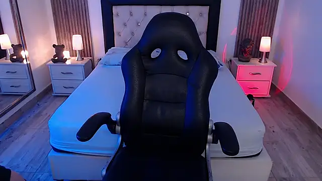 zoe jones13 online show from 10-17-25, 03:32