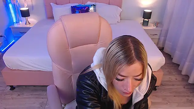 zoe jones13 online show from 04-11-26, 07:45