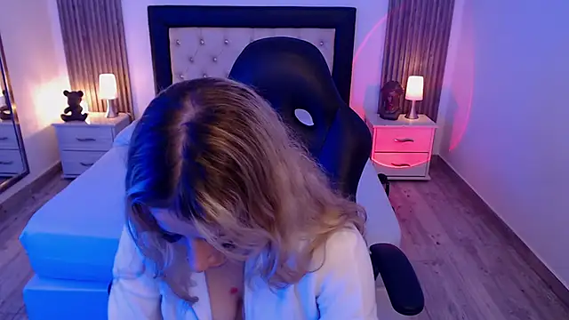 zoe jones13 online show from 10-02-25, 03:10