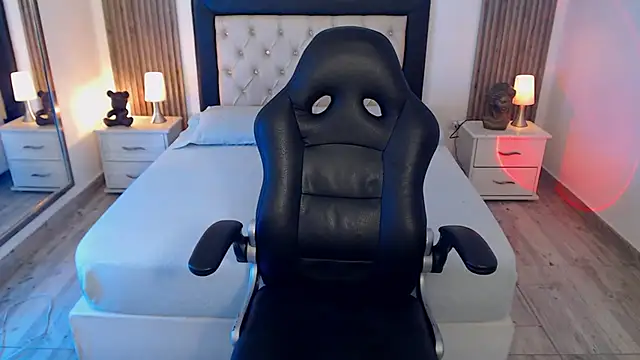 zoe jones13 online show from 11-10-25, 12:04