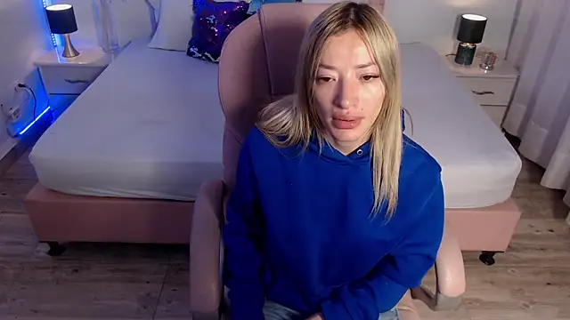 zoe jones13 online show from 03-01-26, 04:12