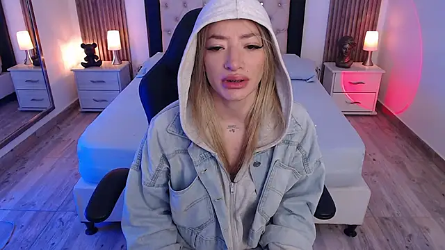 zoe jones13 online show from 09-11-25, 03:17