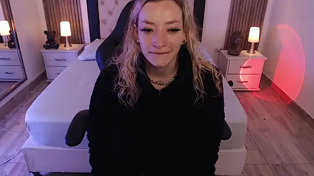 zoe jones13 online show from 10-29-25, 03:16