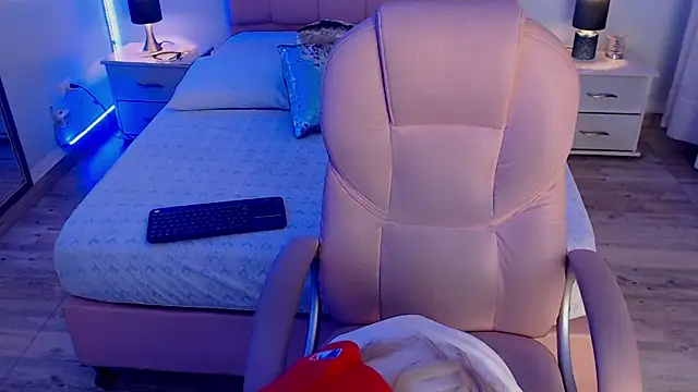 zoe jones13 online show from 12-18-25, 03:44