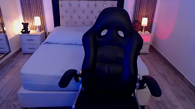 zoe jones13 online show from 09-30-25, 03:23