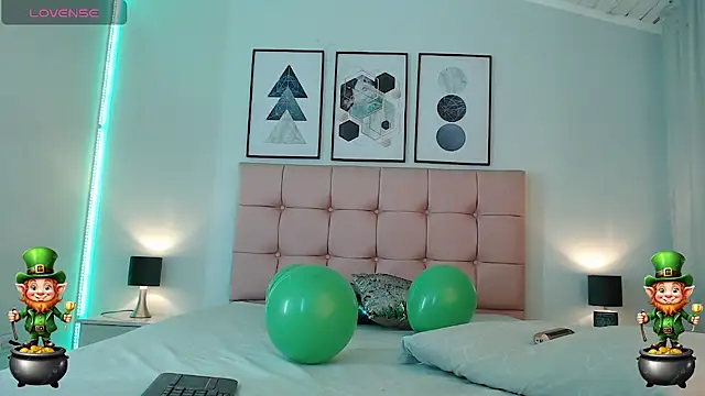 zoe jones13 online show from 03-18-25, 10:07