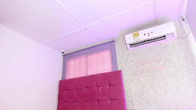 Snapshot of quianna_ chatting on 03-01-25, 03:27 quianna online show from 03-01-25, 03:27