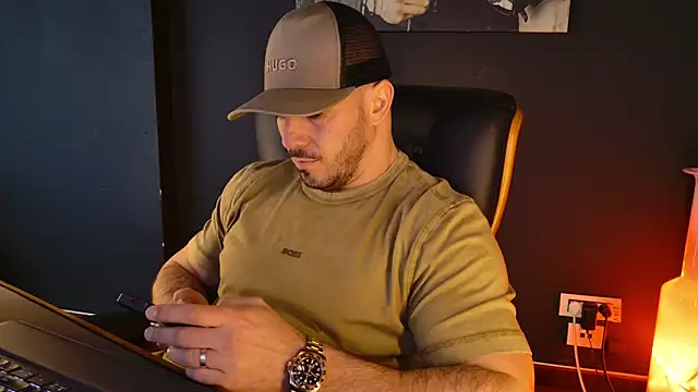 Snapshot of AngeloEric chatting on 02-12-26, 11:10 AngeloEric online show from 02-12-26, 11:10