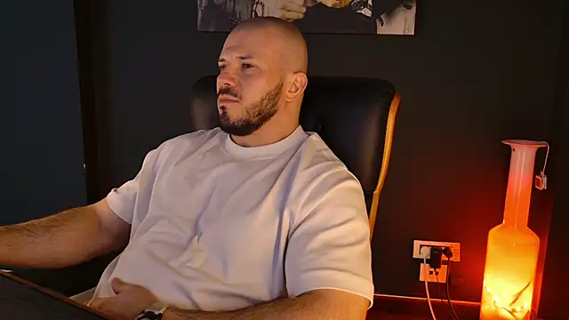 Snapshot of AngeloEric chatting on 02-10-26, 11:31 AngeloEric online show from 02-10-26, 11:31