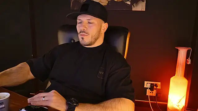 AngeloEric online show from 12-17-25, 02:22