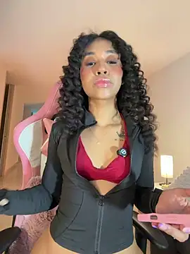 Snapshot of bella__honey chatting on 05-03-26, 01:33 bella honey online show from 05-03-26, 01:33