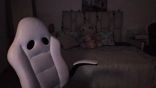 zoe turnner 18 online show from 11-16-25, 12:32