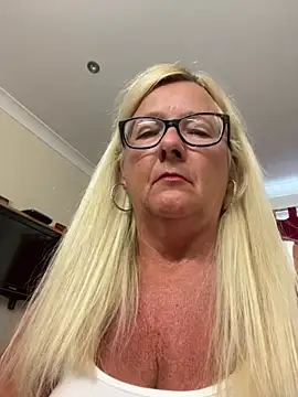 Snapshot of Foxy-Lucy chatting on 06-06-26, 09:58 Foxy-Lucy online show from 06-06-26, 09:58