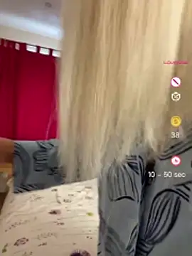 Snapshot of Foxy-Lucy chatting on 06-08-26, 09:32 Foxy-Lucy online show from 06-08-26, 09:32