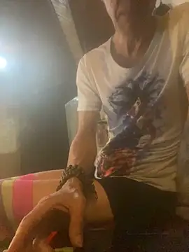 Snapshot of laye19 chatting on 10-18-25, 01:18 laye19 online show from 10-18-25, 01:18