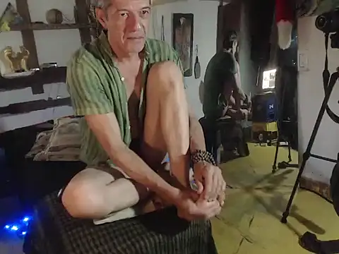 Snapshot of laye19 chatting on 09-20-25, 02:16 laye19 online show from 09-20-25, 02:16