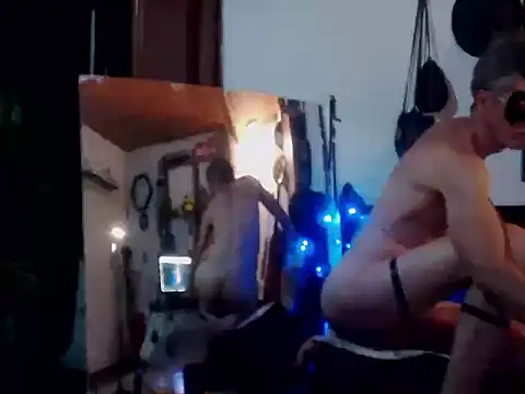 Snapshot of laye19 chatting on 10-14-25, 04:35 laye19 online show from 10-14-25, 04:35