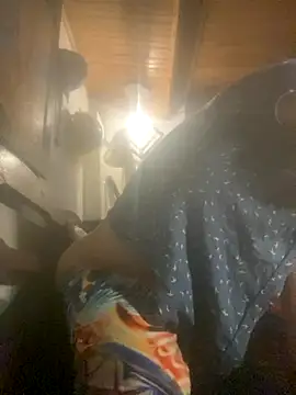 Snapshot of laye19 chatting on 10-22-25, 04:23 laye19 online show from 10-22-25, 04:23