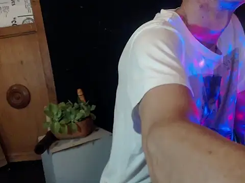 Snapshot of laye19 chatting on 10-04-25, 04:36 laye19 online show from 10-04-25, 04:36