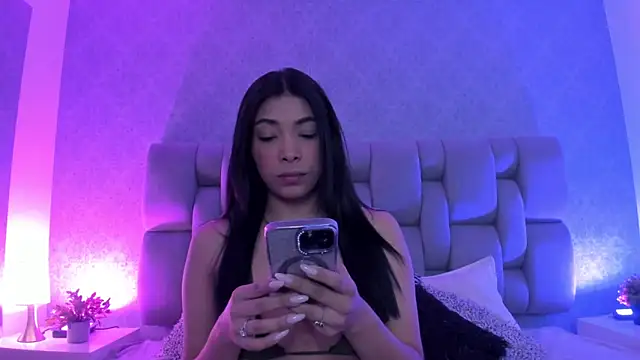 Snapshot of KarolRojas_ chatting on 09-26-25, 03:35 KarolRojas online show from 09-26-25, 03:35