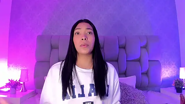 Snapshot of KarolRojas_ chatting on 09-18-25, 03:20 KarolRojas online show from 09-18-25, 03:20