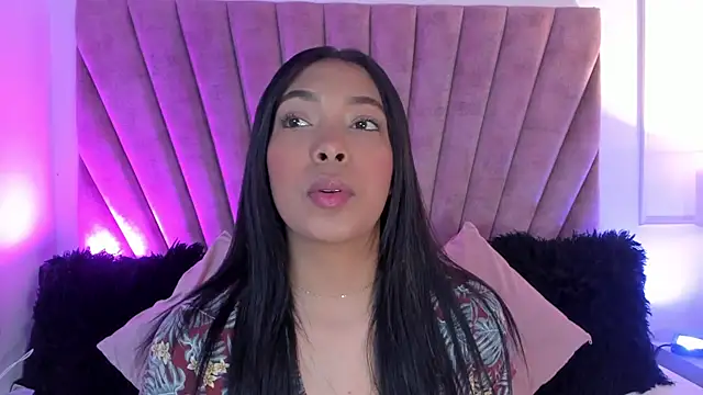 Snapshot of KarolRojas_ chatting on 10-22-25, 03:17 KarolRojas online show from 10-22-25, 03:17