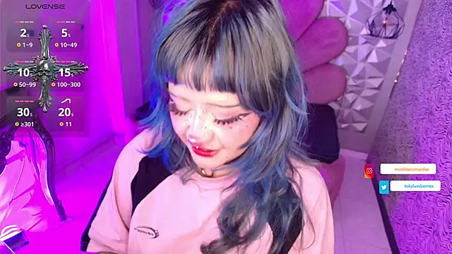 toky doll online show from 11-24-25, 08:42