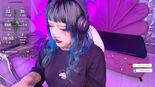 toky doll online show from 11-19-25, 08:53