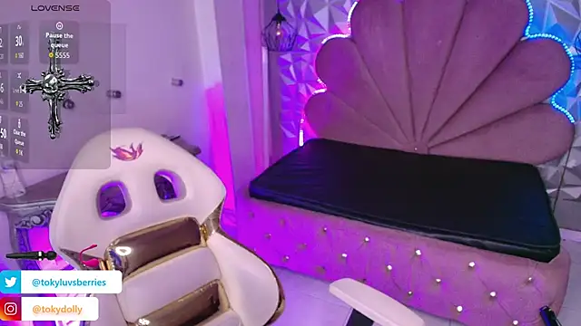 toky doll online show from 10-10-25, 09:26