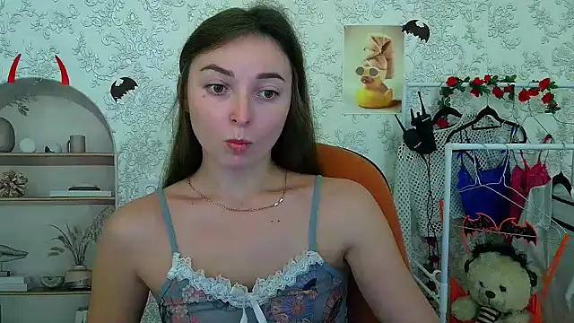  Barbie Kiss  online show from 10-27-25, 03:13