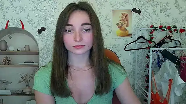  Barbie Kiss  online show from 11-02-25, 05:40