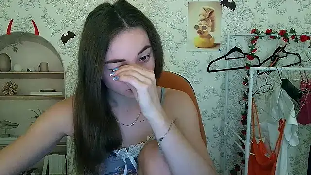  Barbie Kiss  online show from 11-03-25, 03:37