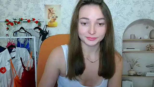  Barbie Kiss  online show from 10-13-25, 02:18